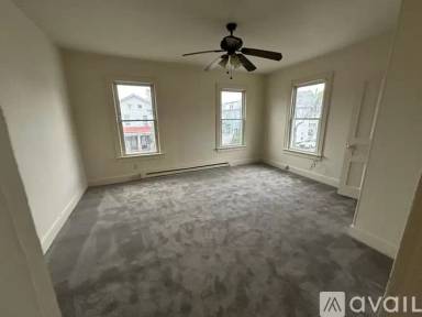 Main picture of 141 S 15th St