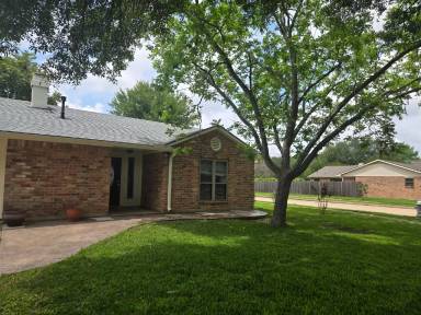 Main picture of 3002 Jenny Dr
