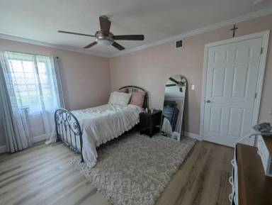 Main picture of 205 Sportsmans Ave