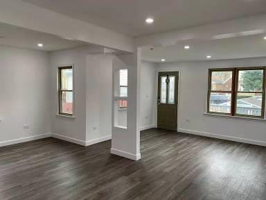 Main picture of 3514 N Ozark Ave