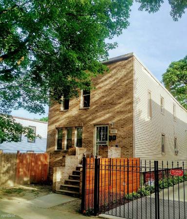 Main picture of 537 E 92nd St