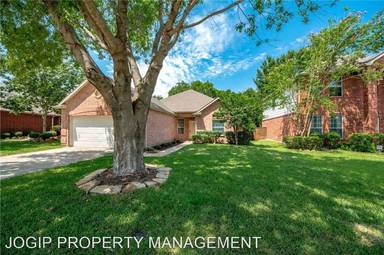 Main picture of 2500 Cypress Point Dr