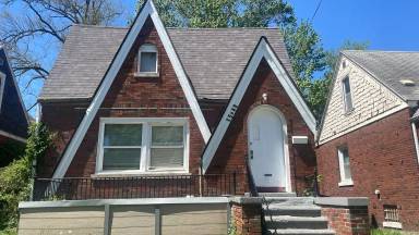 Main picture of 15049 Pinehurst St