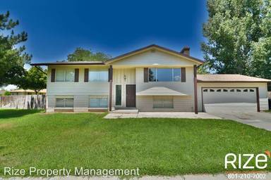 Main picture of 815 E Dusty Rock Pl