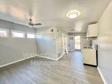 Main picture of 1041 W 10th St