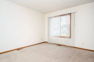 Main picture of 8263 Fillmore St NE