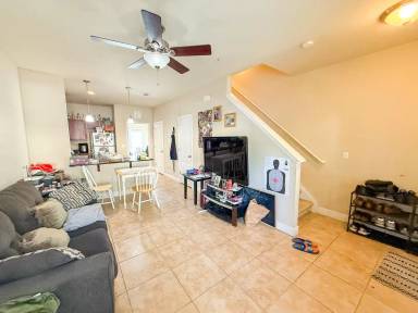 Main picture of 2942 SW 35th Pl