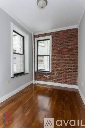 Main picture of 325 E 5th St