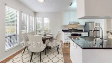 Main picture of 905 Lakeside Dr