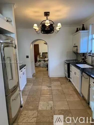 Main picture of 31 NE 46th St