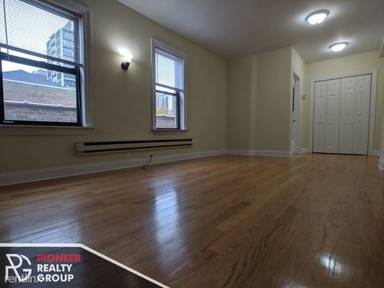 Main picture of 1347 N Dearborn St