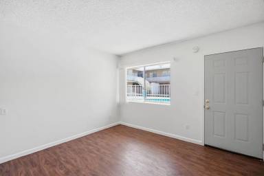 Main picture of 475 E Foothill Blvd