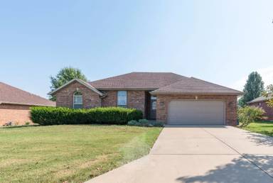 Main picture of 414 S Sarah Ave