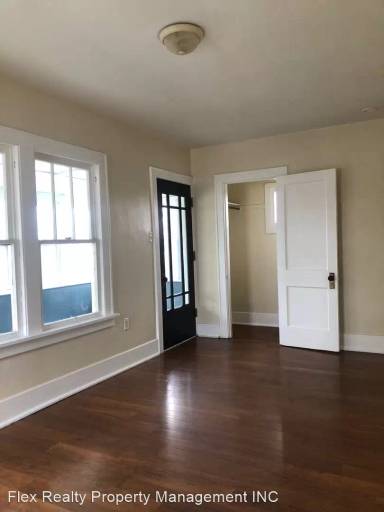 Main picture of 1534 E Broadway St