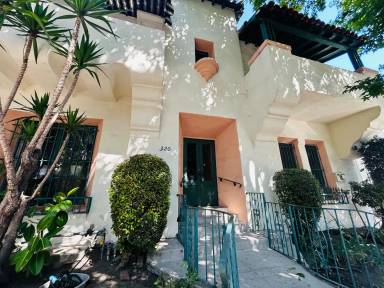 Main picture of 320 N Orange Grove Ave