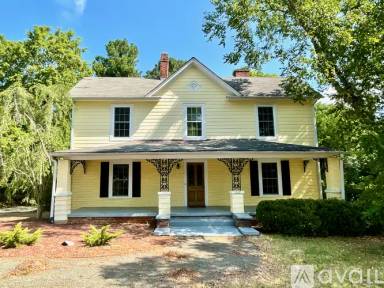 Main picture of 1320 E Main St