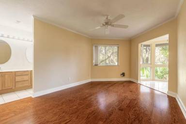 Main picture of 24 Pinehurst Pl