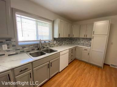 Main picture of 3301 S Terry Ave
