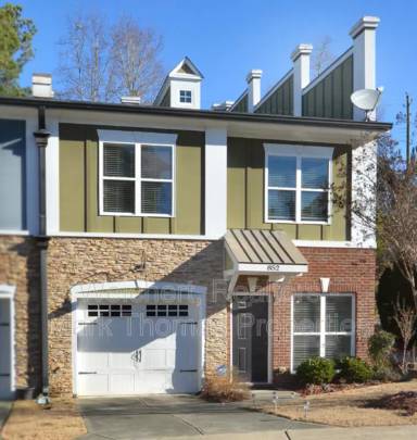 Main picture of 852 Queen City Cres