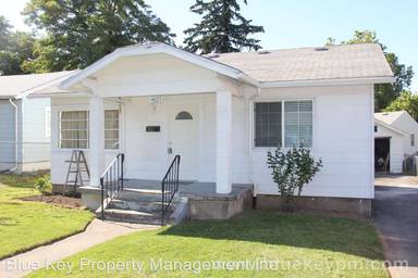 Main picture of 9025 NE Sandy Blvd