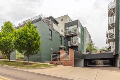 Main picture of 121 W Kingsley St