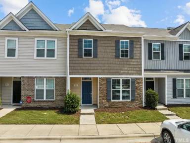 Main picture of 8807 Commons Townes Dr