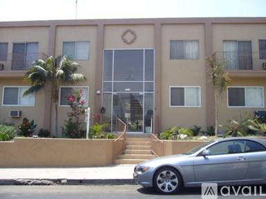 Main picture of 1541 N Formosa Ave
