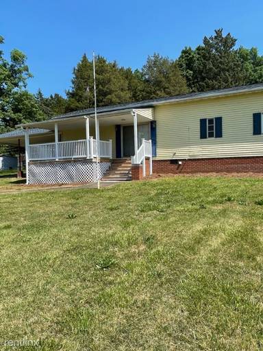 Main picture of 198 Skyview Lake Rd