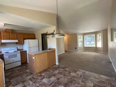 Main picture of 3025 SW Reindeer Ave