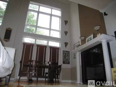 Main picture of 2342 N Oakley Ave