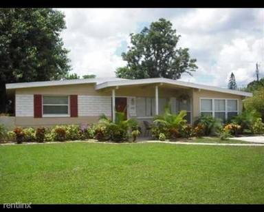 Main picture of 5688 Hobson St NE