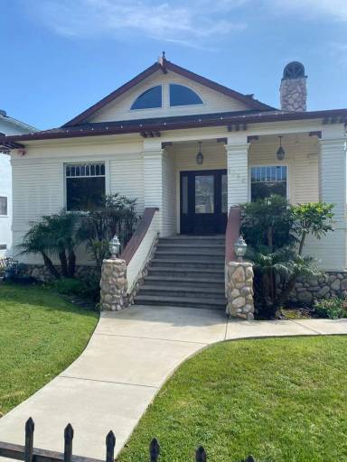 Main picture of 1082 E Santa Clara St