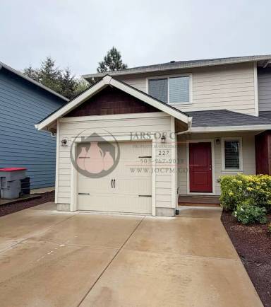 Main picture of 215 NE Cherry Hill Rd