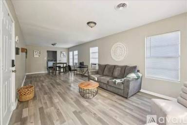 Main picture of 1010 West Dr