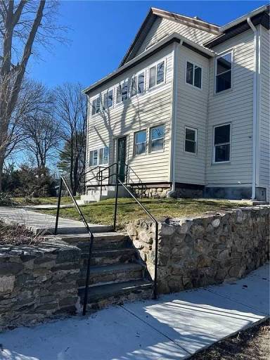 Main picture of 3 Eastman St