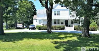 Main picture of 100 N Fairfield Rd