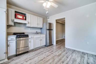 Main picture of 757 Saint Thomas St