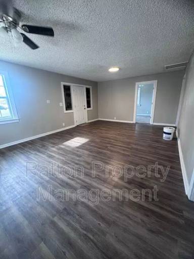 Main picture of 3409 S Polk St