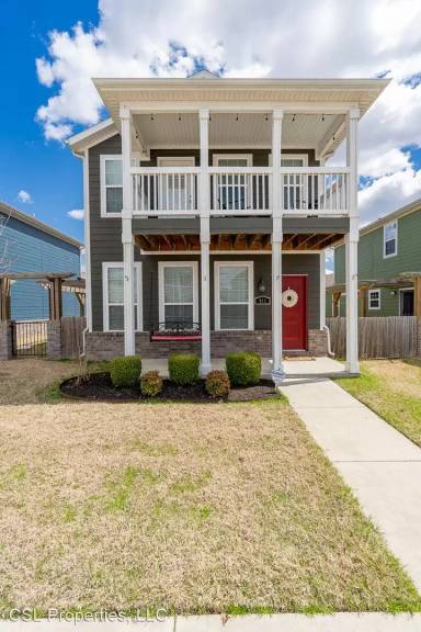 Main picture of 611 N Tennyson Ln