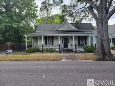 Main picture of 1103 N Elm St