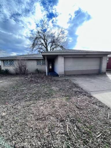 Main picture of 4708 Woodview Dr