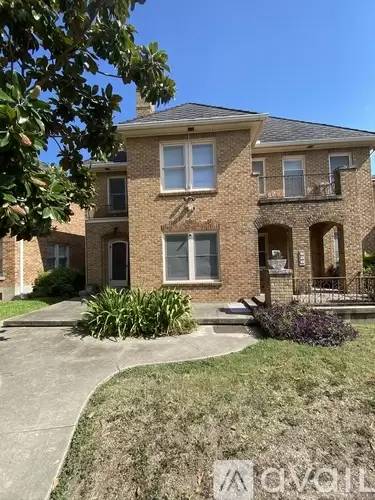 Main picture of 247 E Lullwood Ave