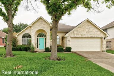 Main picture of 805 Yale Dr