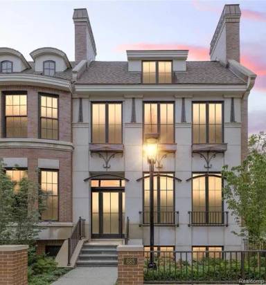 Main picture of 685 W Brown St