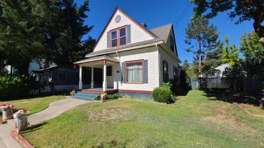 Main picture of 614 NW B St