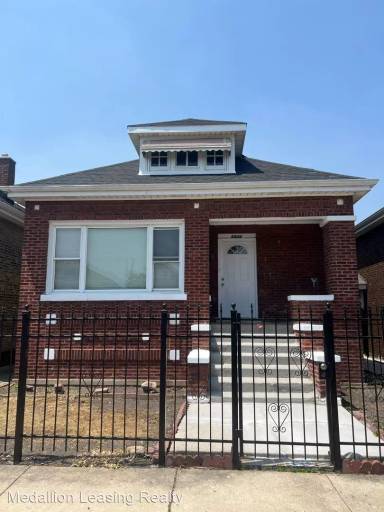 Main picture of 6434 S Sacramento Ave