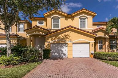 Main picture of 8650 NW 111th Ct