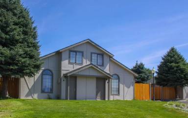 Main picture of 1021 S Juniper Dr