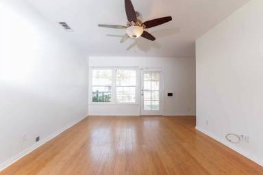 Main picture of 424 W Olive Ave