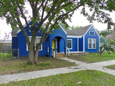 Main picture of 701 NW Bell Ave